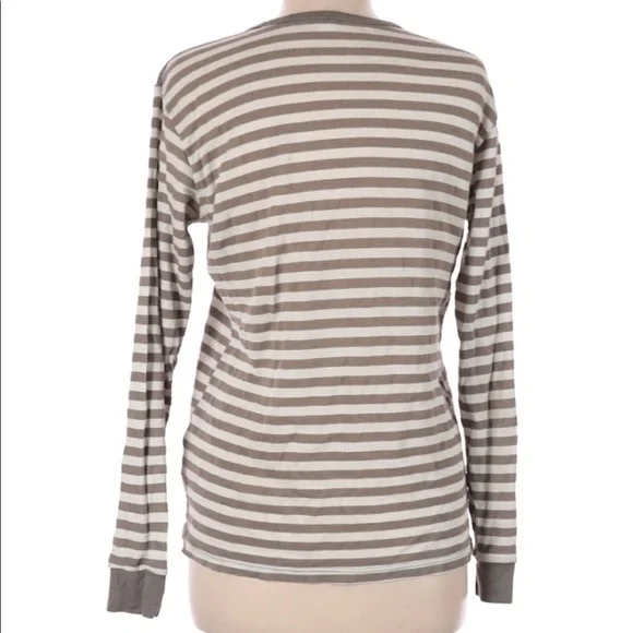 𝅺uniqlo LS top - Picture 2 of 3